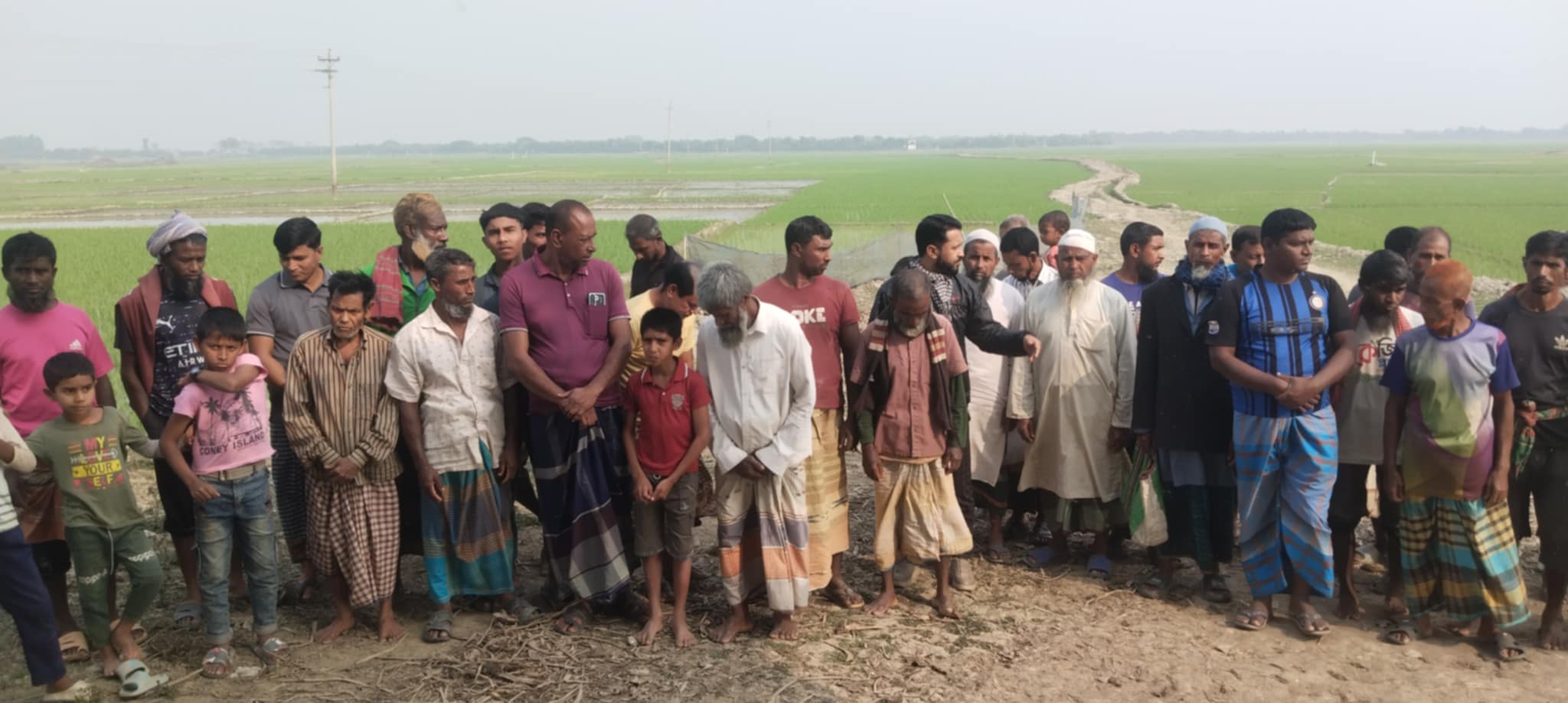 প্রভাবশালীর মামলায় জর্জরিত গ্রামবাসী | নওগাঁয় সরকারি জলাশয়  বেদখল