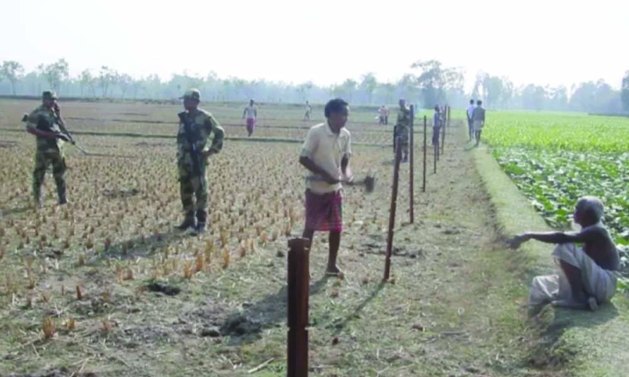 মধ্যরাতে লালমনিরহাট সীমান্তে ভারতের কাঁটাতার; রুখে দিল বিজিবি