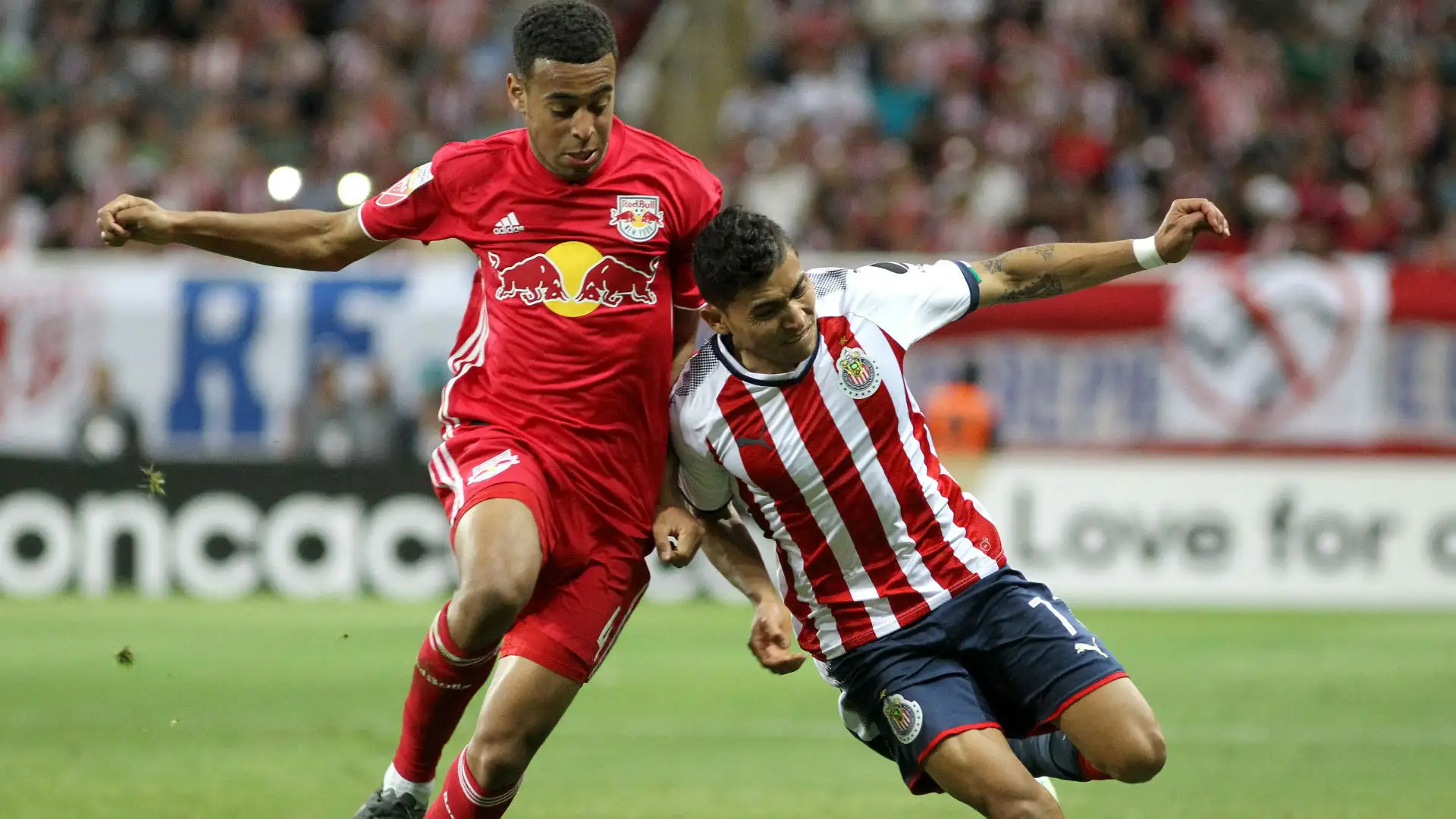 Chivas Edges América with Narrow Victory in Concacaf Champions Cup.