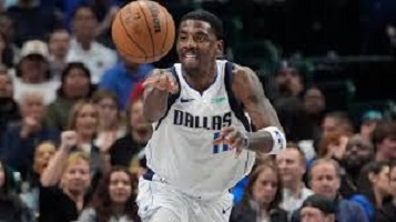 Mavs’ Kyrie Irving Suffers Left Knee Sprain, Shoots Free Throws Before Exiting