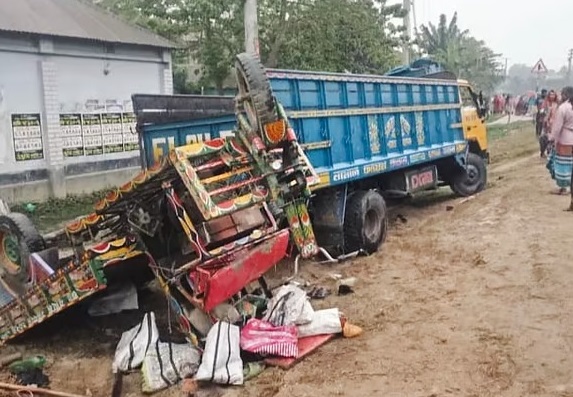 বগুড়ার শেরপুরে ট্রাকের ধাক্কায় পথচারীসহ নিহত ২