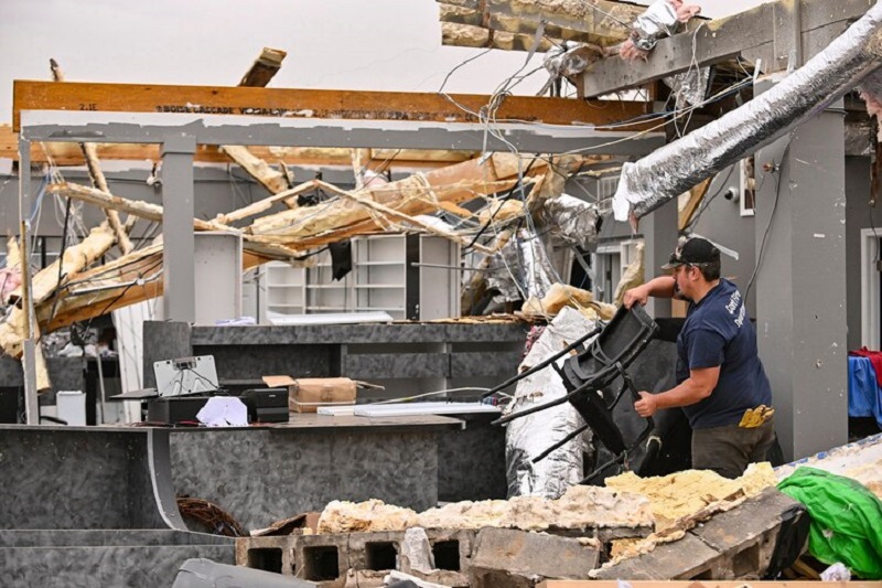 At least 34 dead as tornadoes tear through southern US