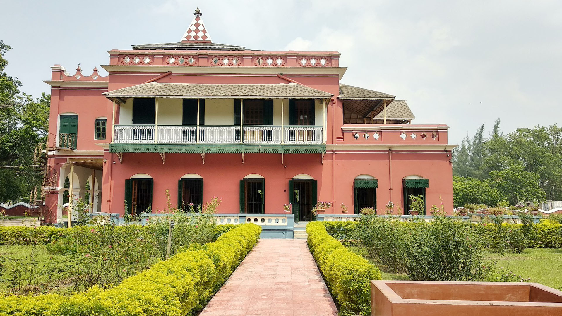 কুষ্টিয়ার ৩ প্রধান দর্শনীয় স্থান: লালন শাহের মাজার, রবীন্দ্রনাথ ঠাকুরের শিলাইদহ কুঠিবাড়ি ও গড়াই নদী | Ngn News